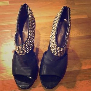 Black Gold Studded heels !